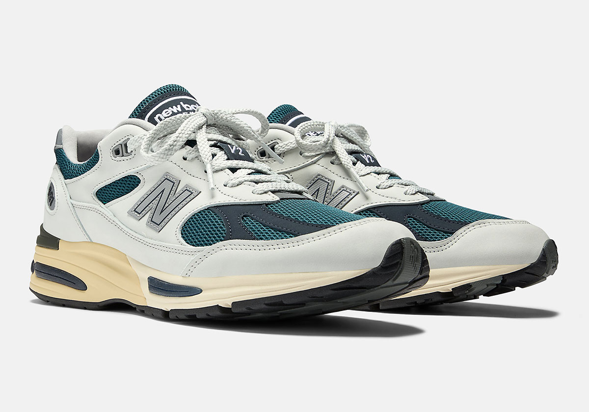 new-balance-991v2-total-eclipse-made-in-england-2