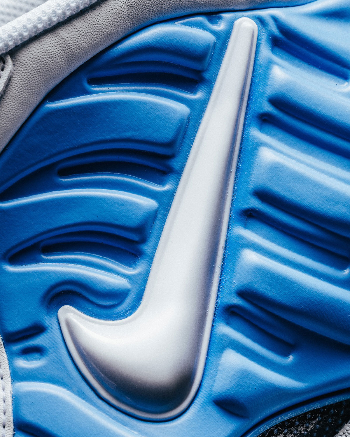 nike-air-foamposite-pro-unc-volta-em-2026-2