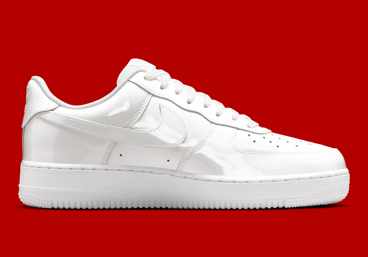 nike-air-force-1-low-couro-patente-branco-4