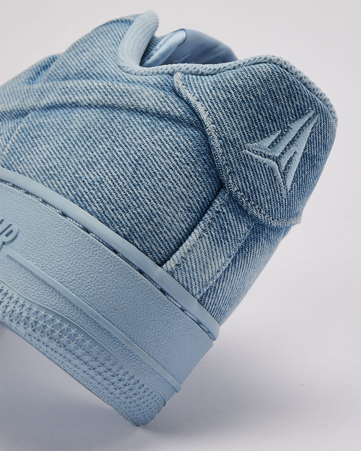 nike-air-force-1-low-denim-ja-morant-lancamento-6