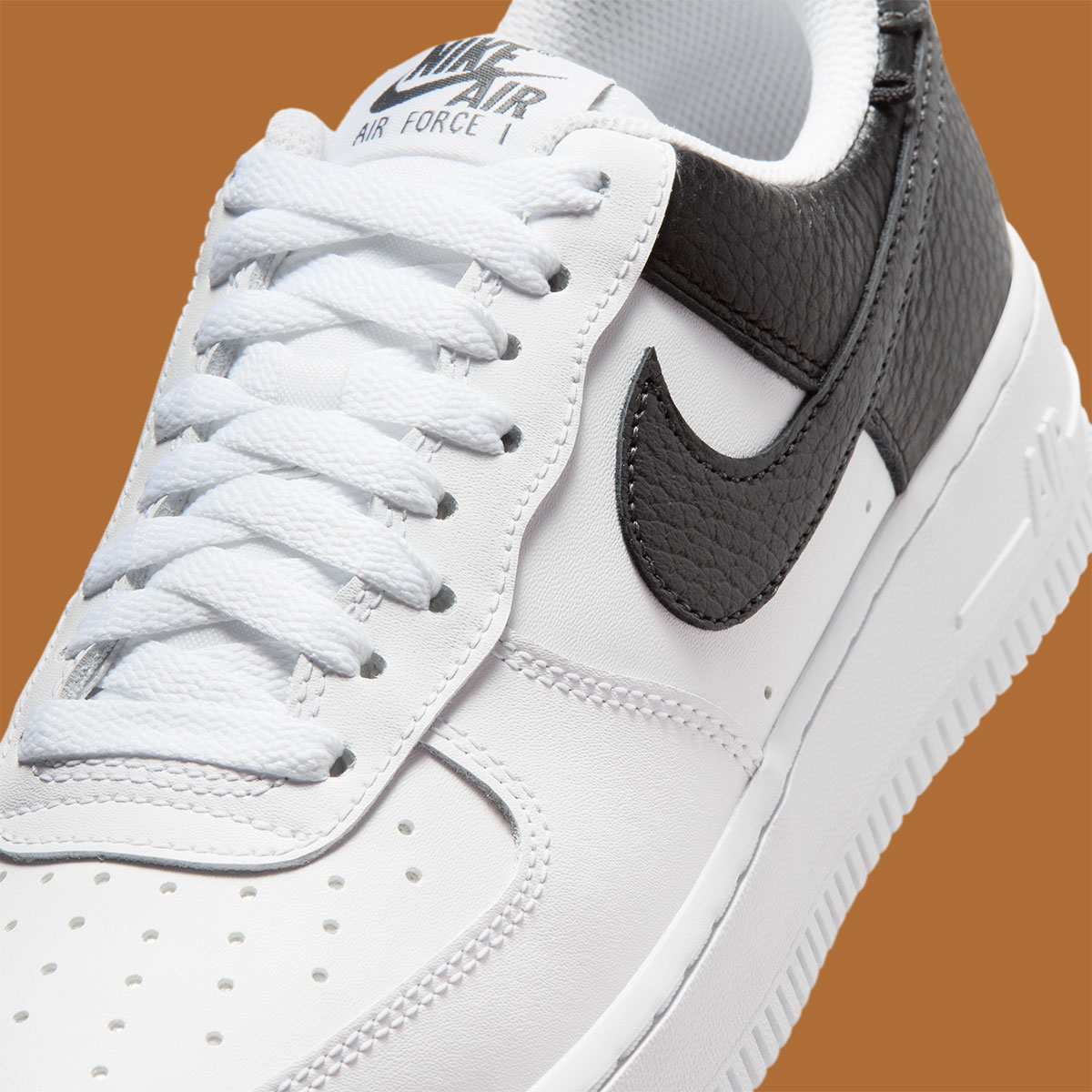 nike-air-force-1-low-gold-charm-bracelet-feminina-8