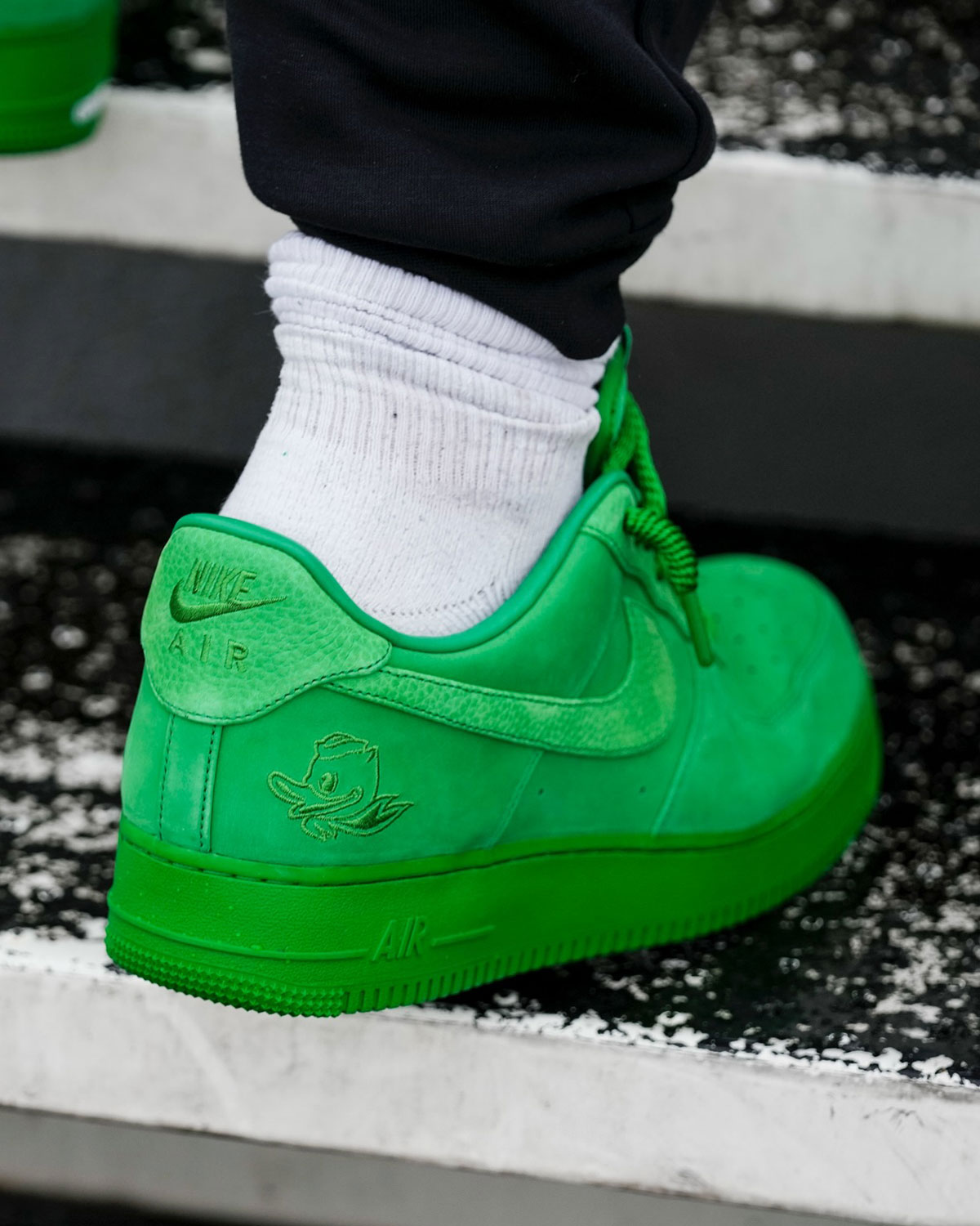 nike-air-force-1-low-oregon-ducks-pe-lancamento-2026-4