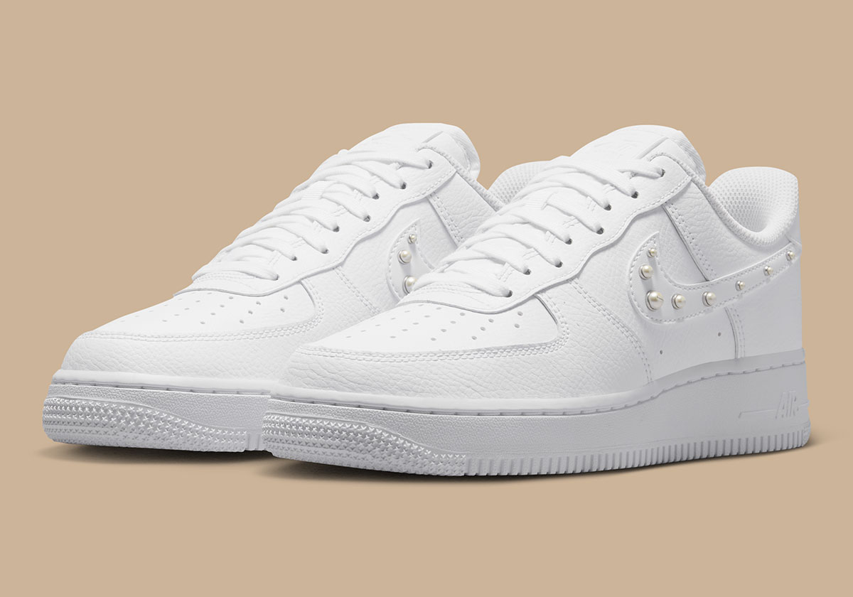 nike-air-force-1-low-pearlized-perolas-swoosh-2
