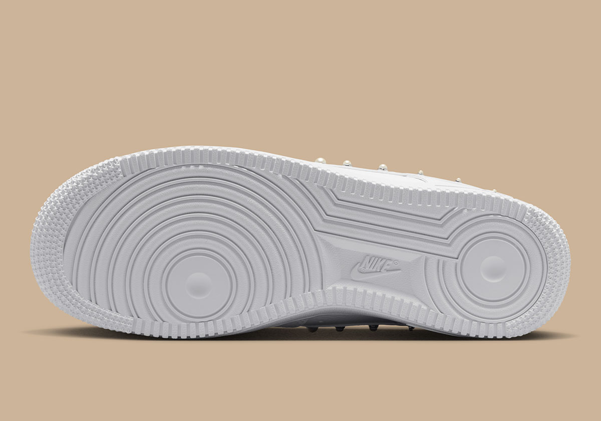 nike-air-force-1-low-pearlized-perolas-swoosh-4