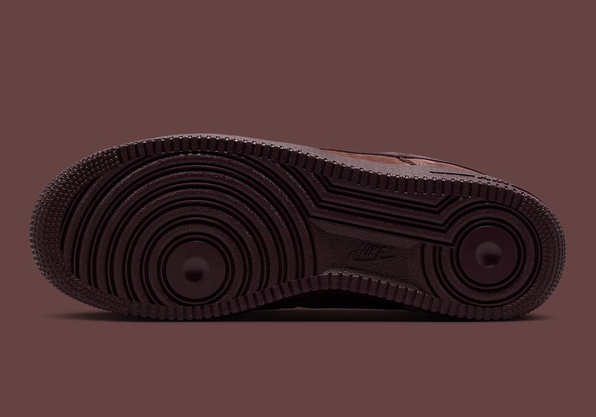 nike-air-force-1-low-premium-red-sepia-lancamento-7