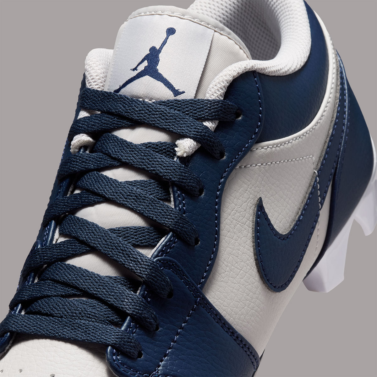 nike-air-jordan-1-td-georgetown-futebol-americano-7