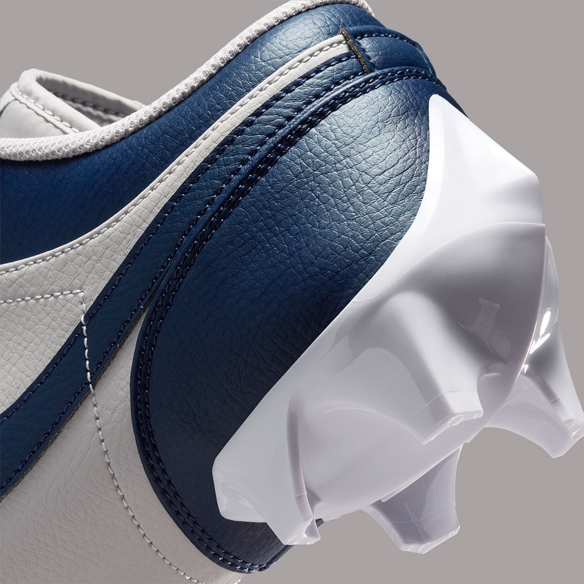 nike-air-jordan-1-td-georgetown-futebol-americano-8