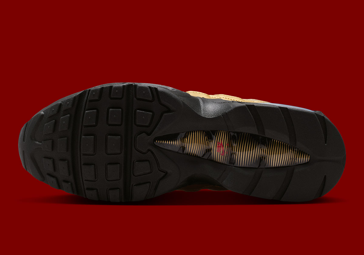 nike-air-max-95-total-90-metallic-gold-futebol-4