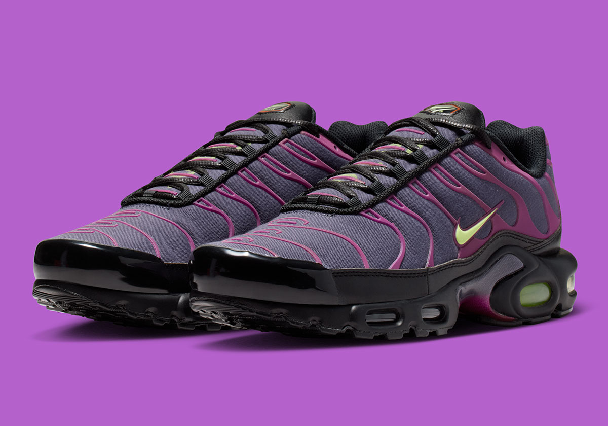nike-air-max-plus-dark-raisin-liquid-lime-2