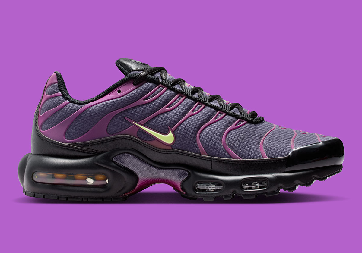 nike-air-max-plus-dark-raisin-liquid-lime-4