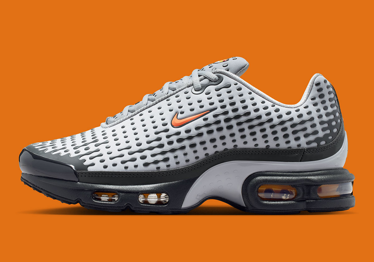 nike-air-max-plus-vii-light-smoke-grey-hot-curry-3