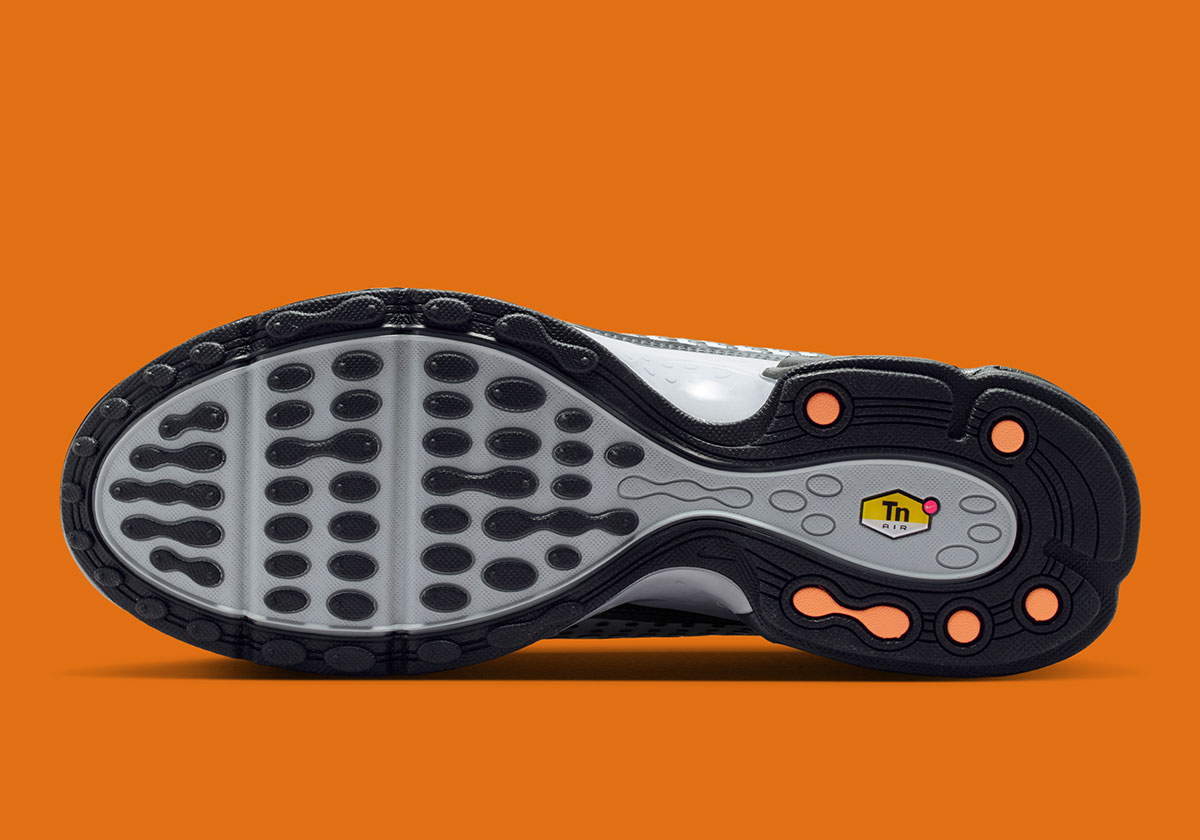 nike-air-max-plus-vii-light-smoke-grey-hot-curry-6