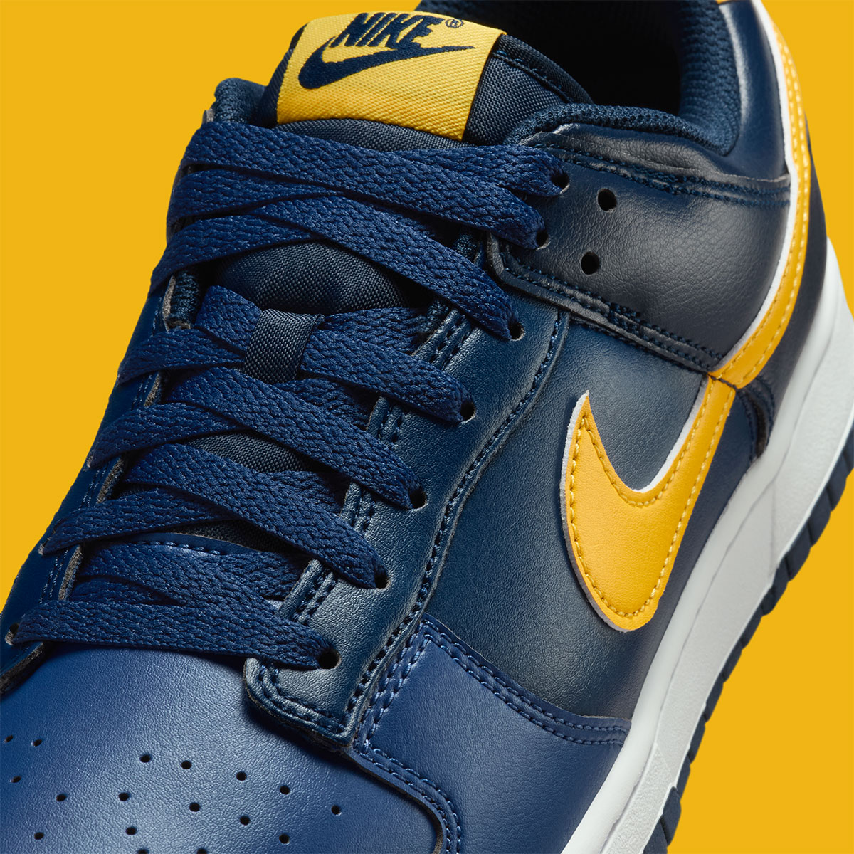 nike-dunk-low-michigan-homenageia-wolverines-7