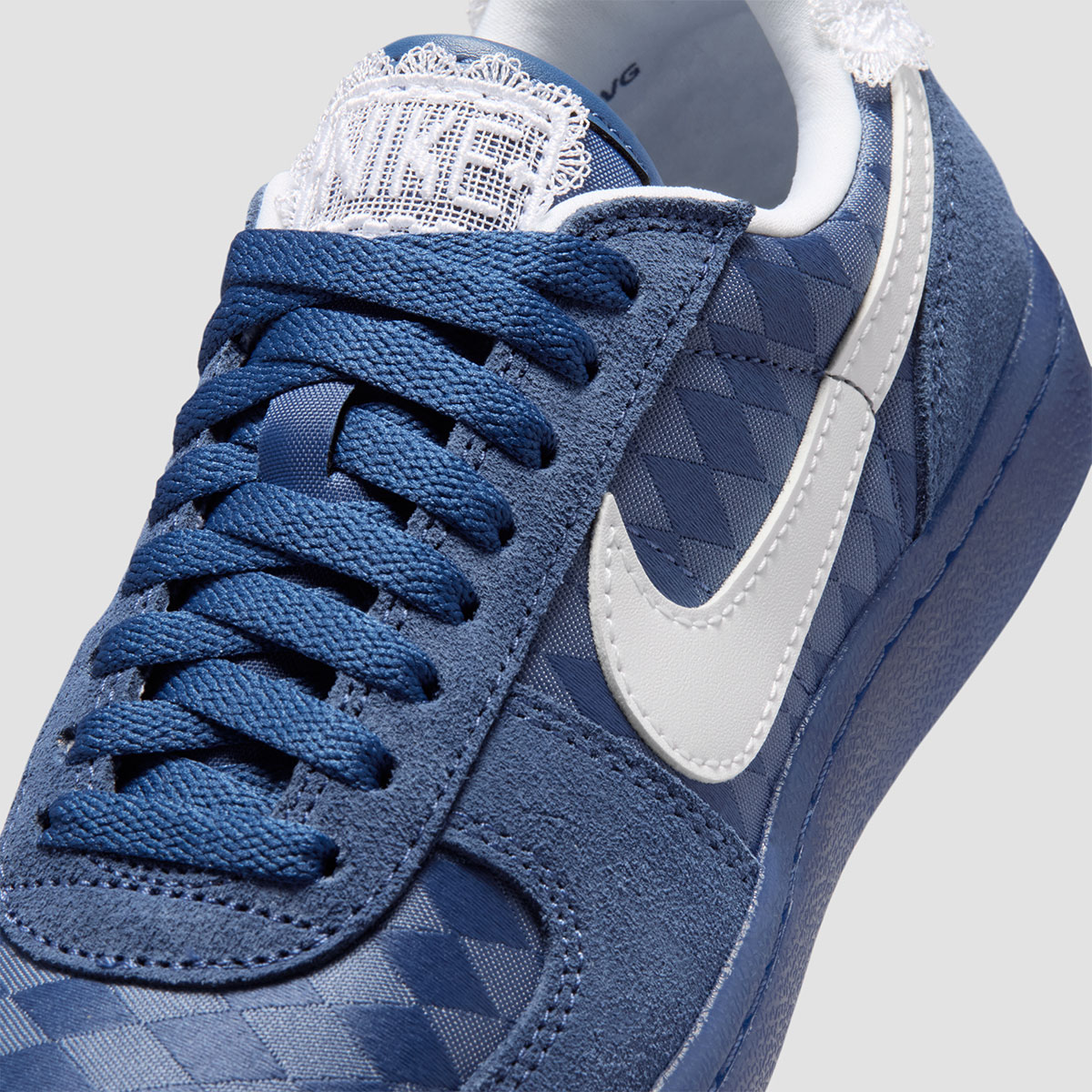 nike-field-general-82-feminino-renda-bordado-8
