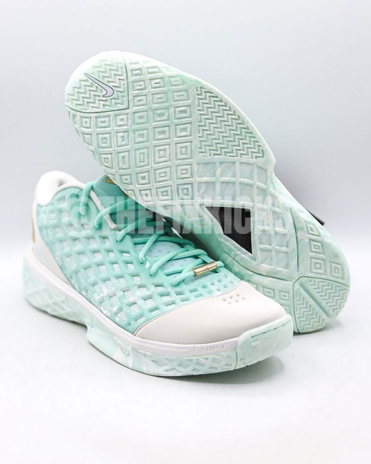 nike-kobe-3-low-protro-chbl-legado-kobe-bryant-2