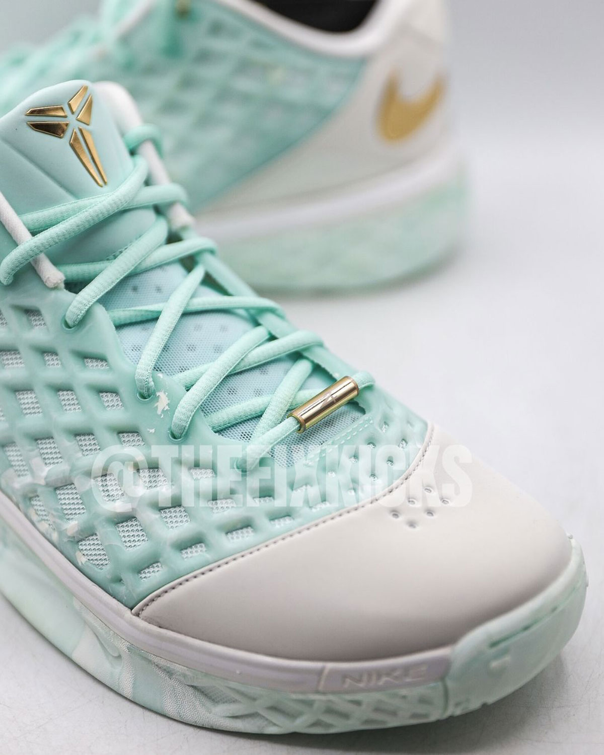 nike-kobe-3-low-protro-chbl-legado-kobe-bryant-6