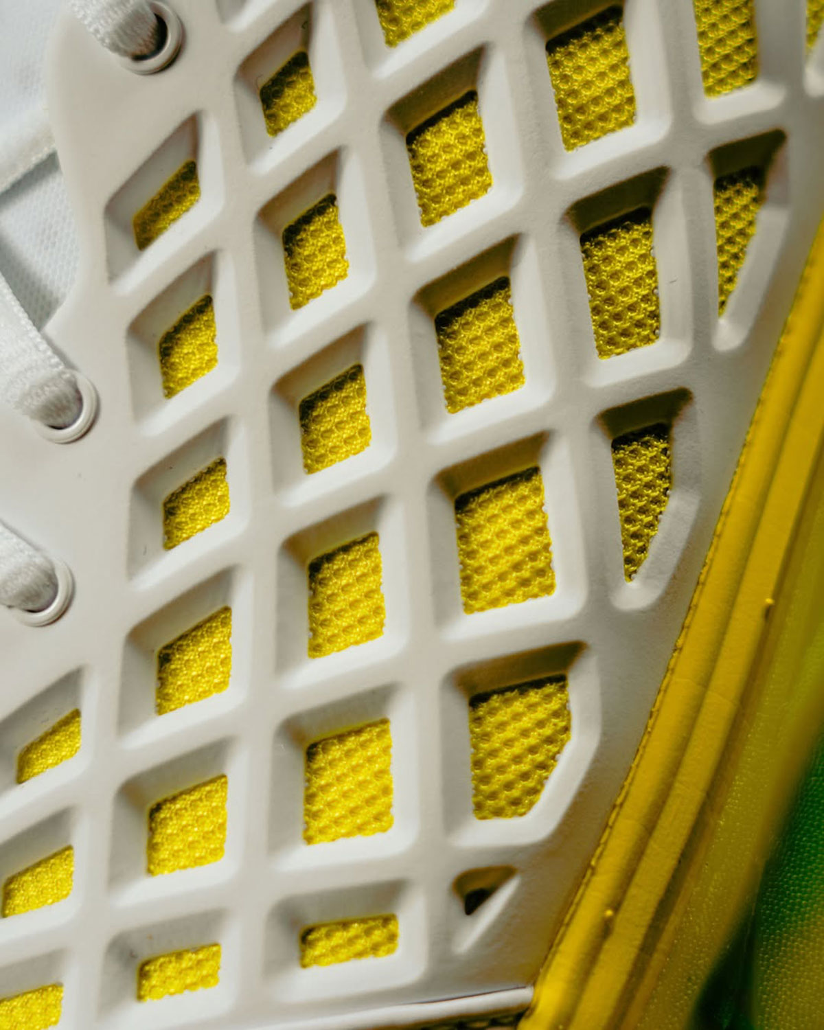 nike-kobe-3-low-protro-oregon-pe-march-madness-3