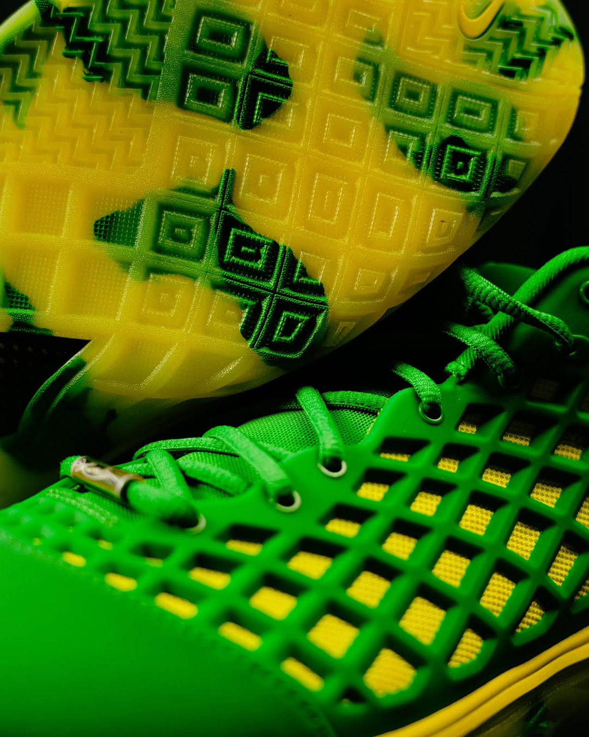 nike-kobe-3-low-protro-oregon-pe-march-madness-4