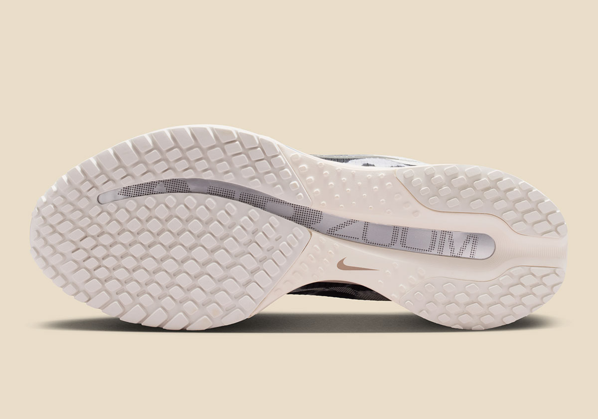 nike-pegasus-premium-phantom-anthracite-pencil-point-4