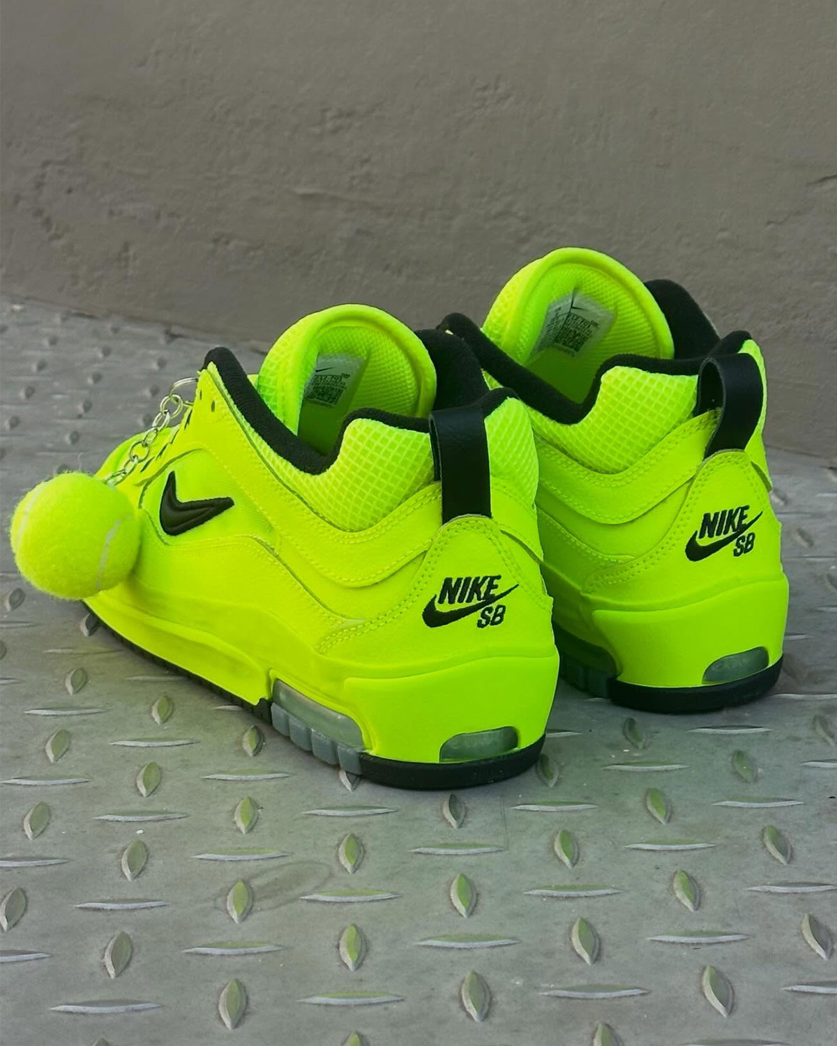 nike-sb-air-max-ishod-tennis-ball-verde-neon-2