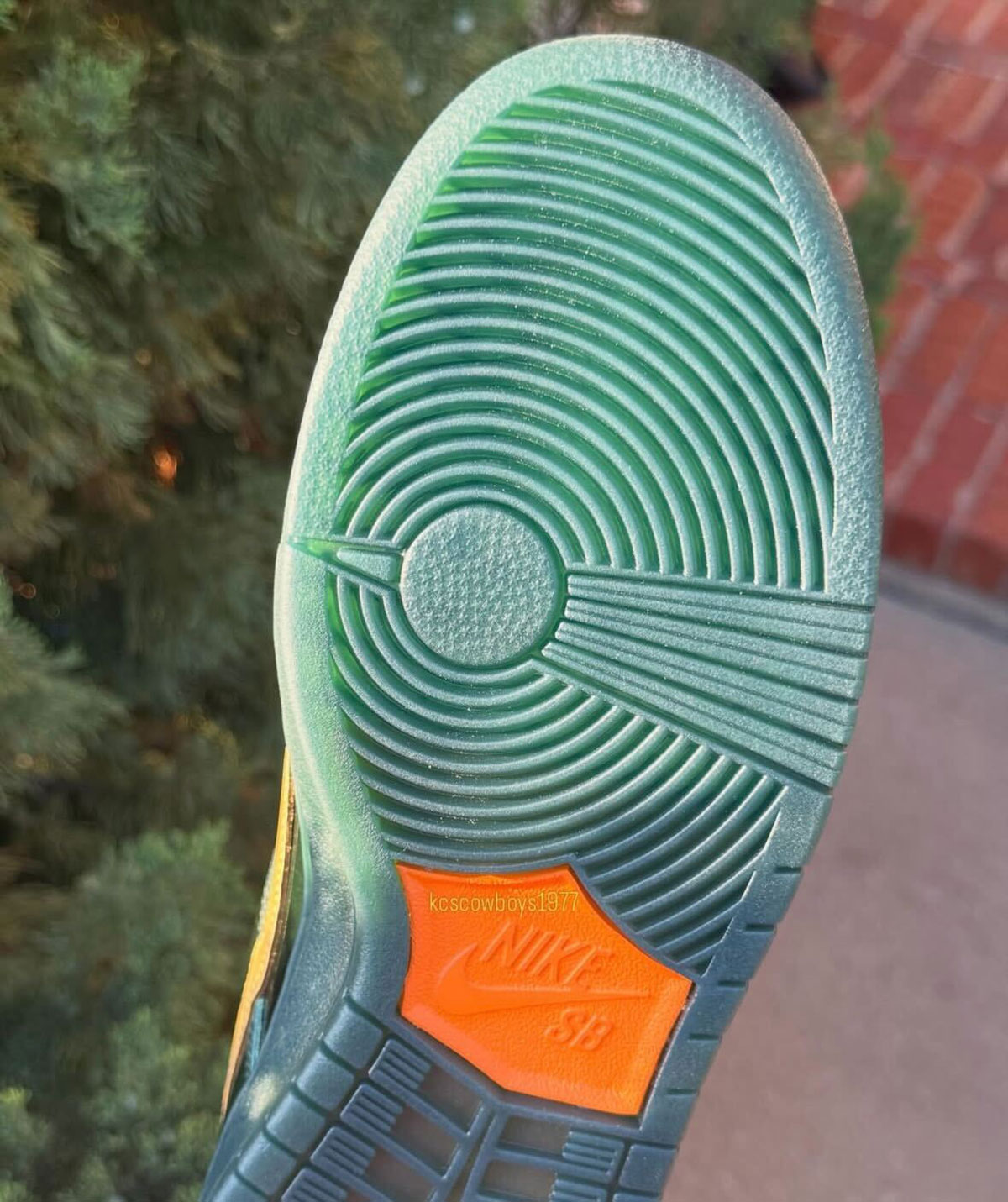 nike-sb-dunk-low-green-patent-lifestyle-7