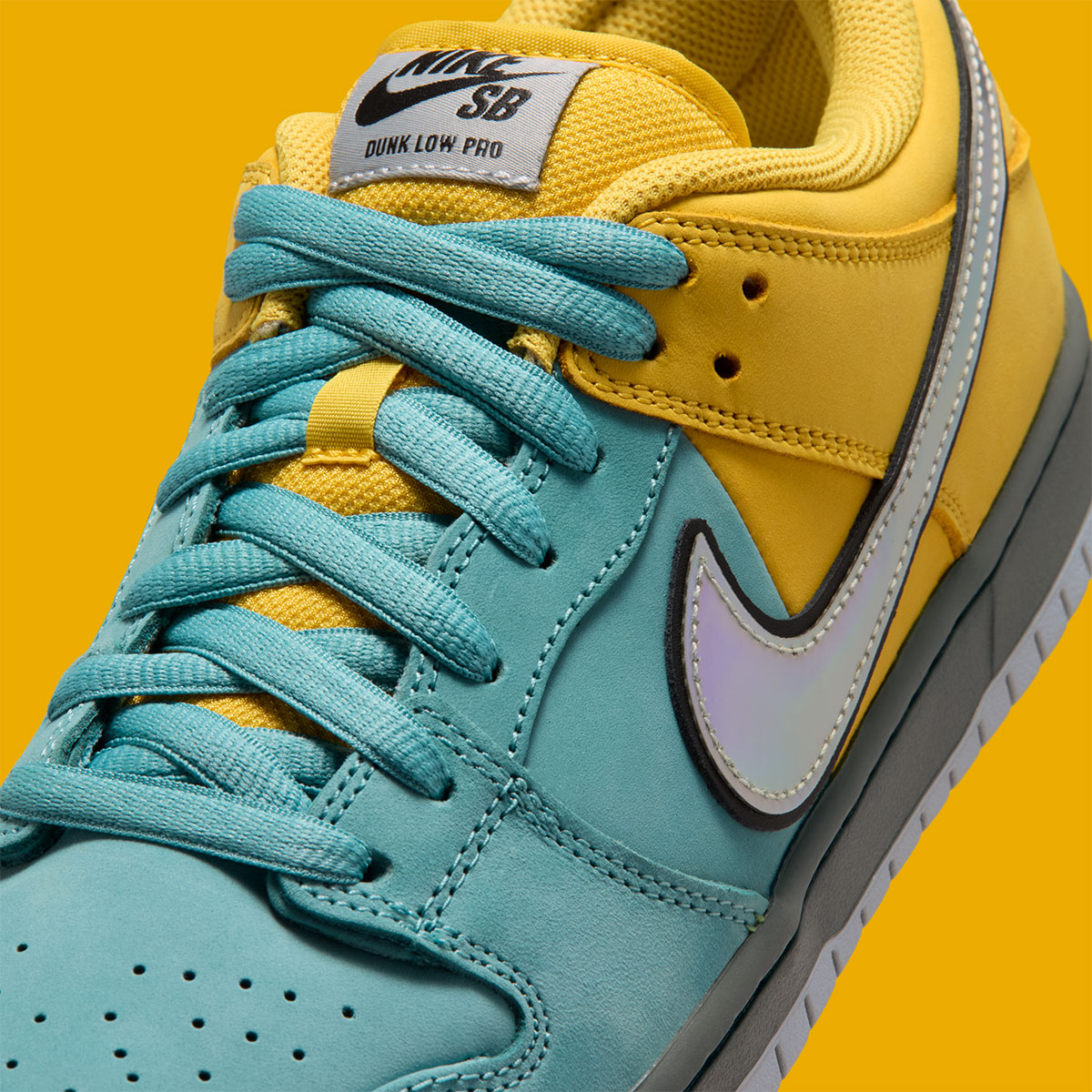 Nike SB Dunk Low Muni Fast Pass celebra Bay Area