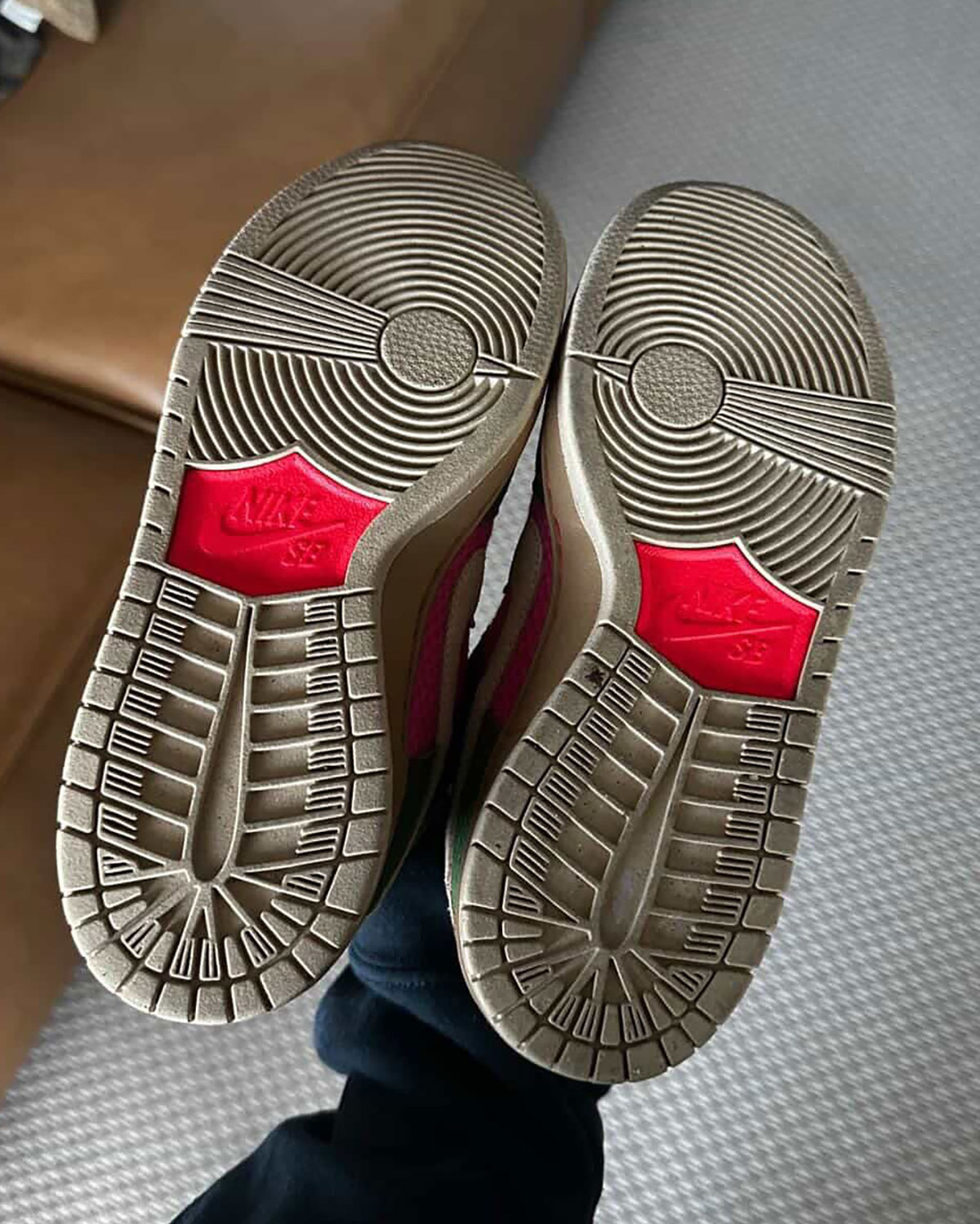 nike-sb-dunk-low-songkran-friends-family-cultural-6