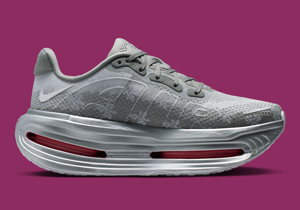 nike-vomero-premium-fleur-de-lis-geyster-grey-4