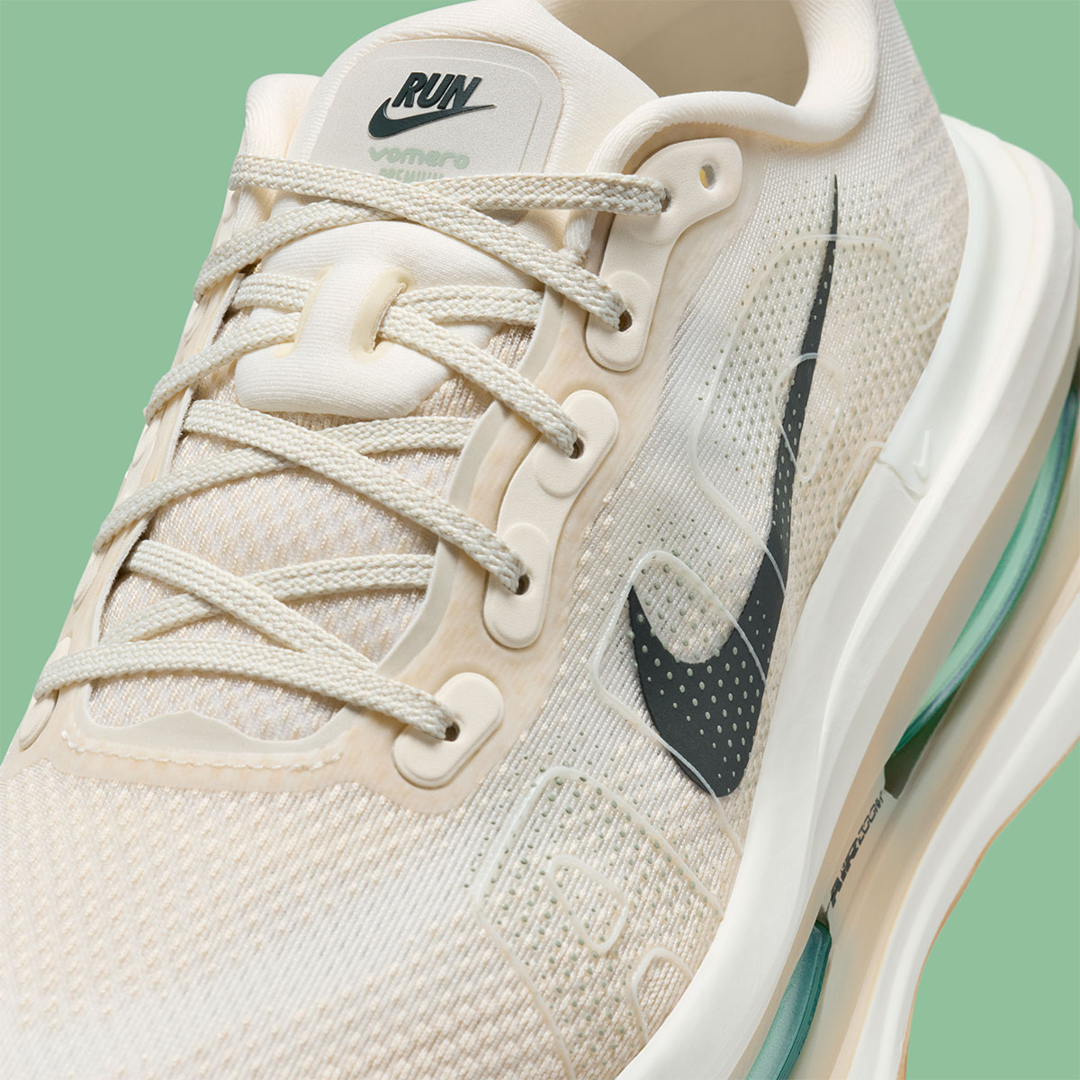 nike-vomero-premium-pale-ivory-sola-gum-lifestyle-8