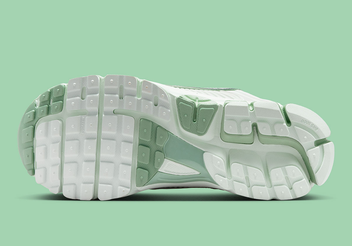 nike-zoom-vomero-5-barely-green-feminino-4