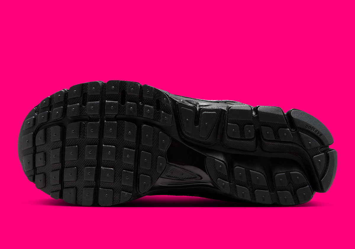 nike-zoom-vomero-5-black-cool-grey-conforto-futurista-7
