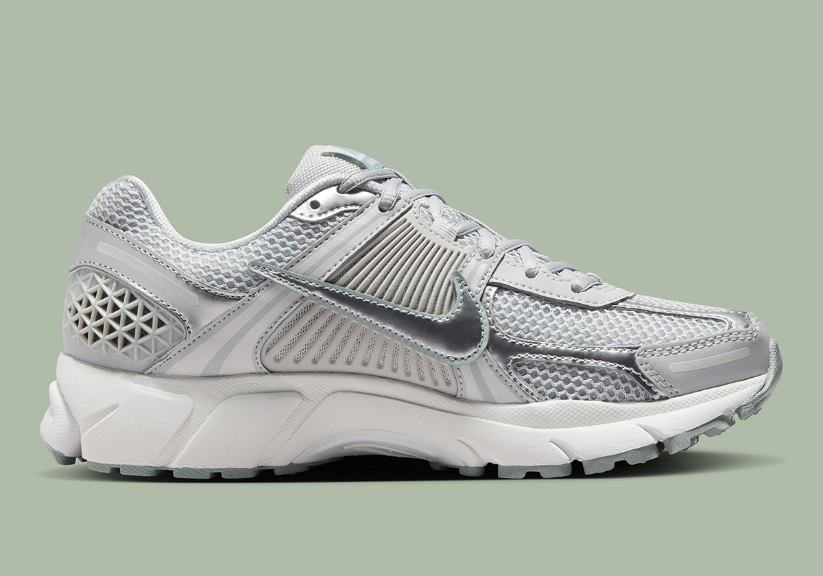 nike-zoom-vomero-5-grey-fog-tech-runner-4
