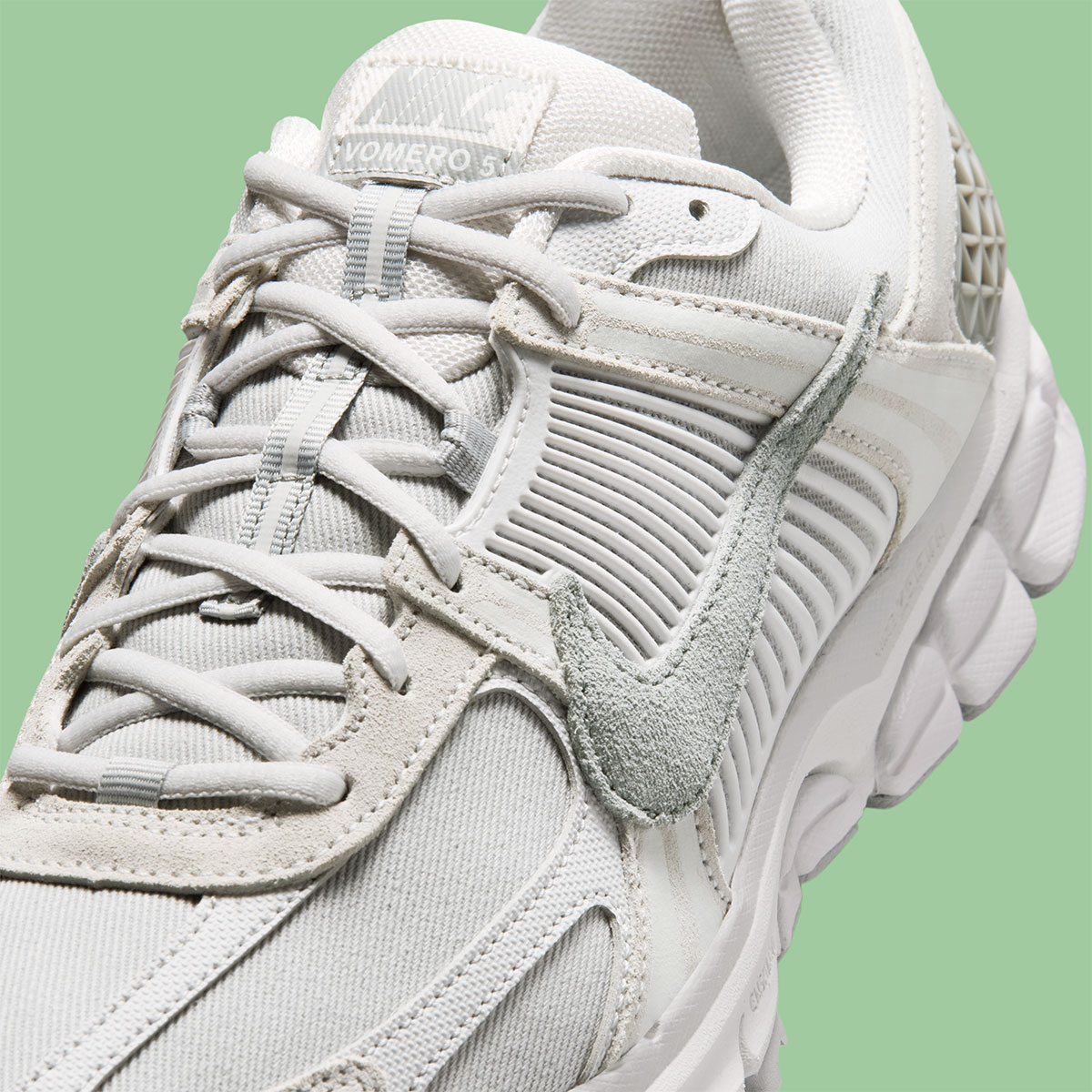 nike-zoom-vomero-5-vast-grey-cabedal-canvas-2026-8