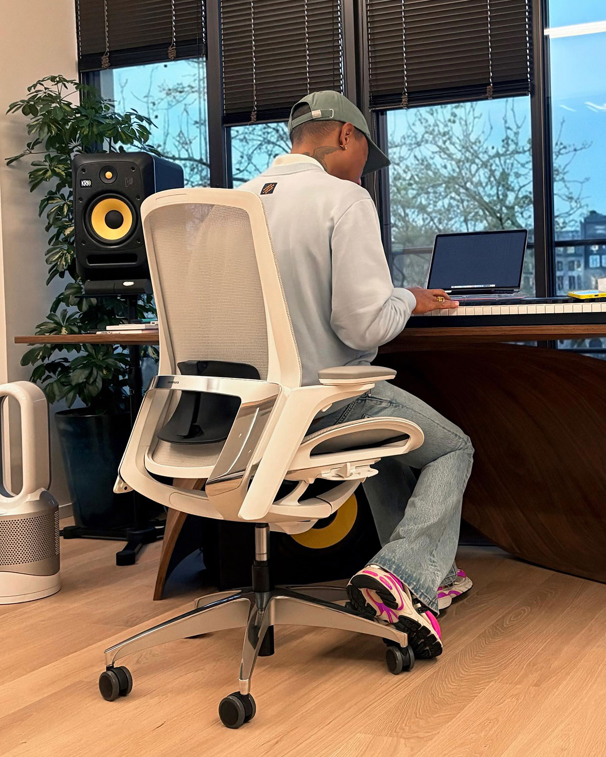 pharrell-lanca-adidas-jellyfish-rosa-vibrante-5