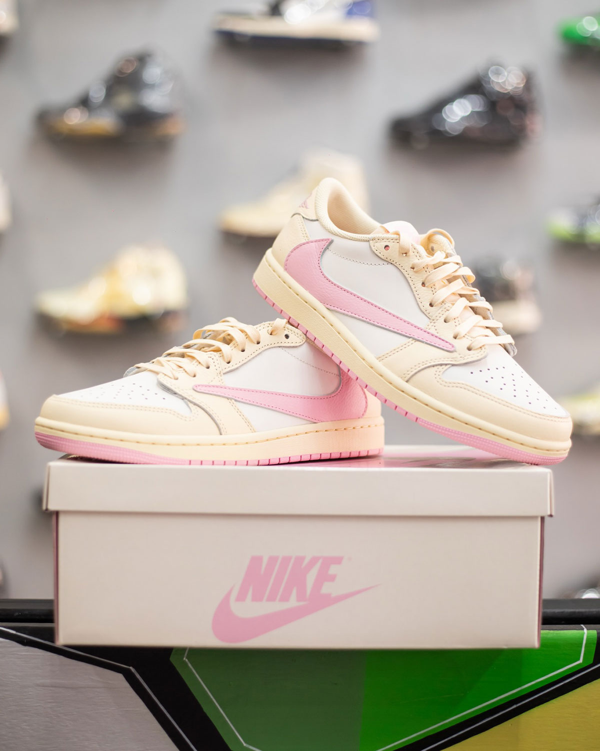 travis-scott-air-jordan-1-low-muslin-shy-pink-3