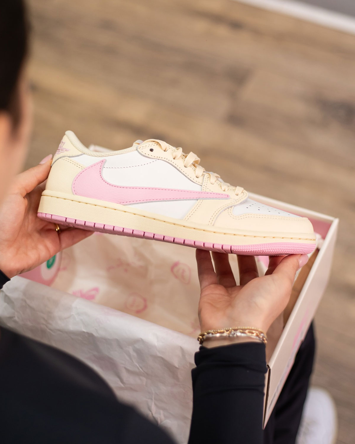 travis-scott-air-jordan-1-low-muslin-shy-pink-5