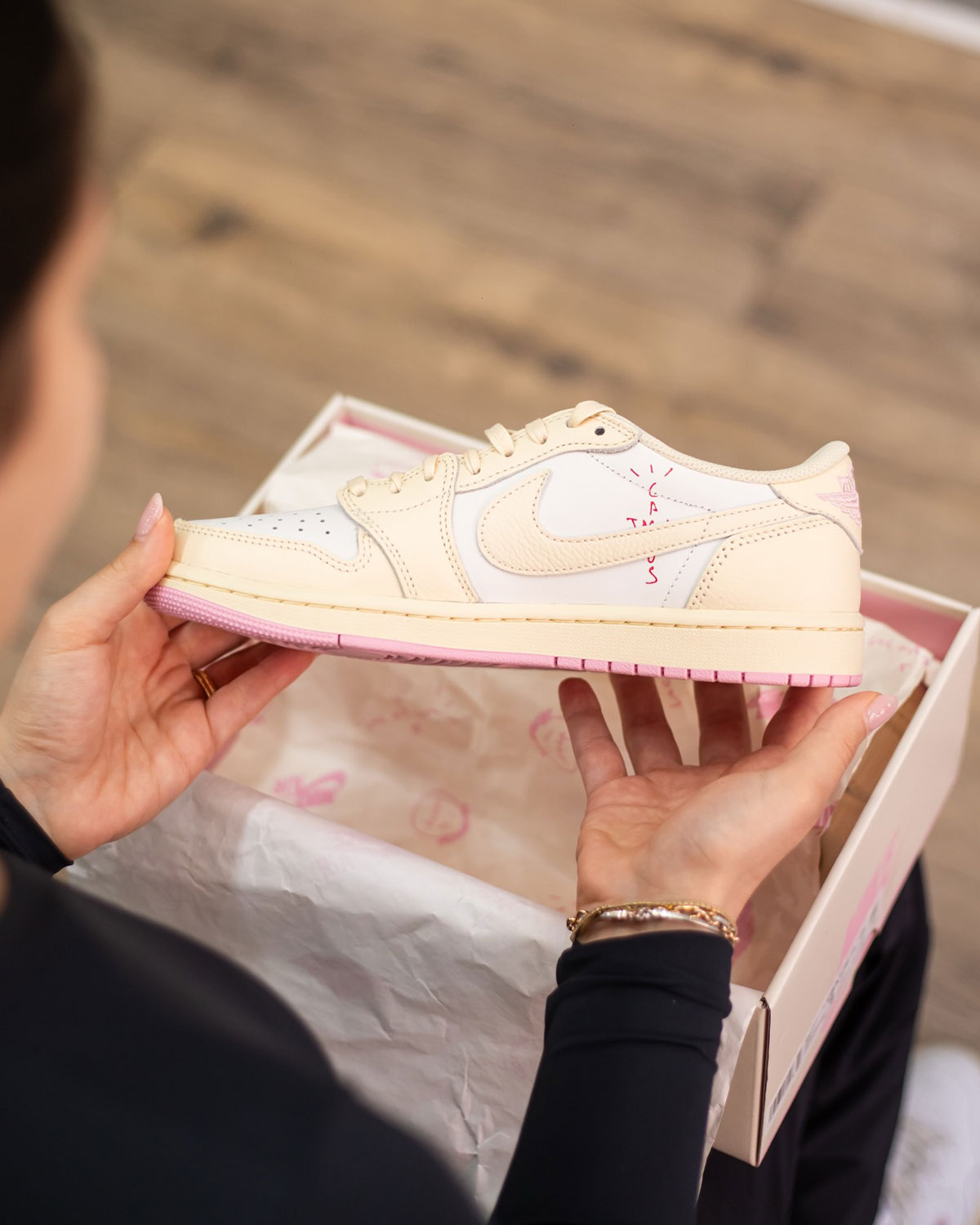 travis-scott-air-jordan-1-low-muslin-shy-pink-6