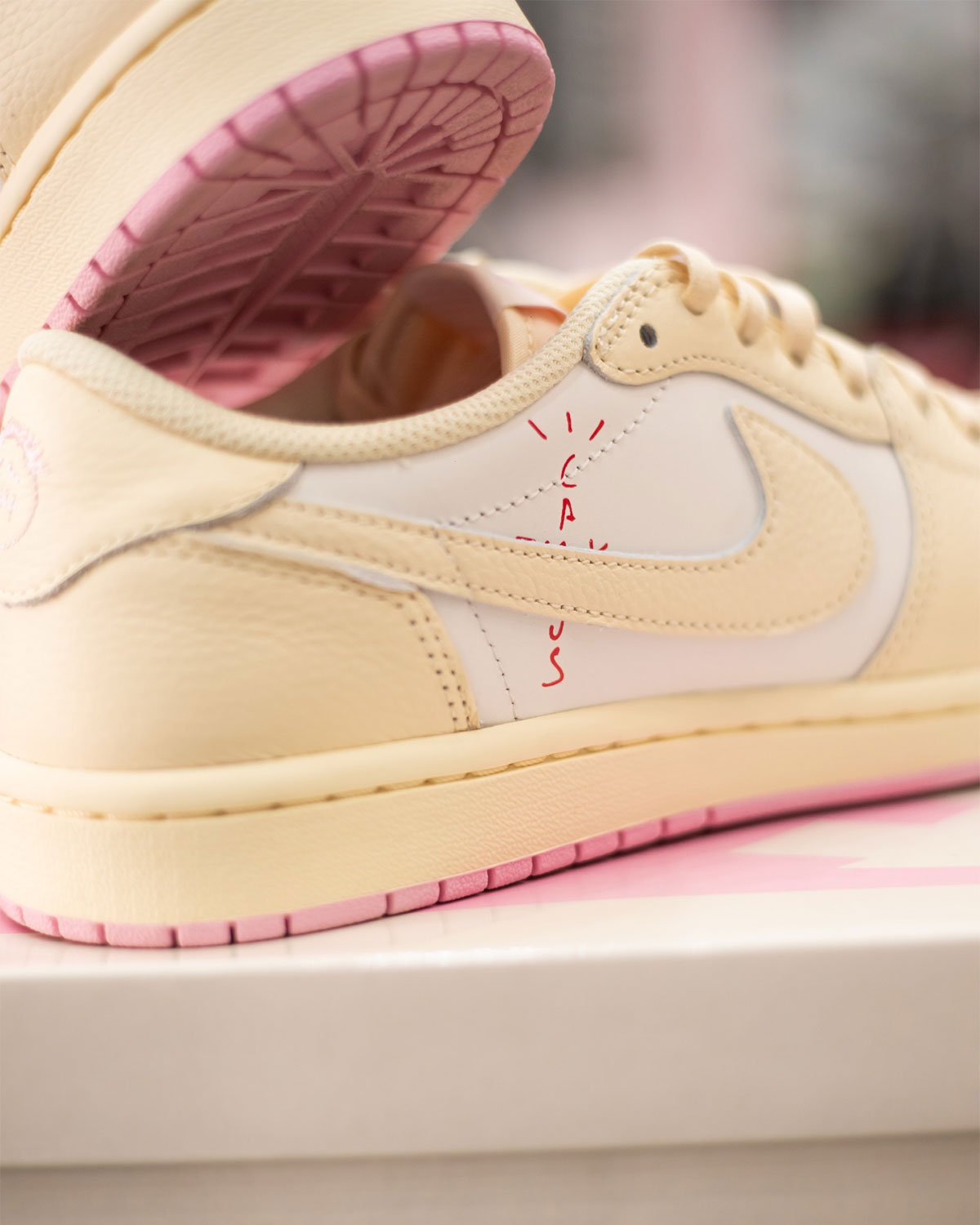 travis-scott-air-jordan-1-low-muslin-shy-pink-7