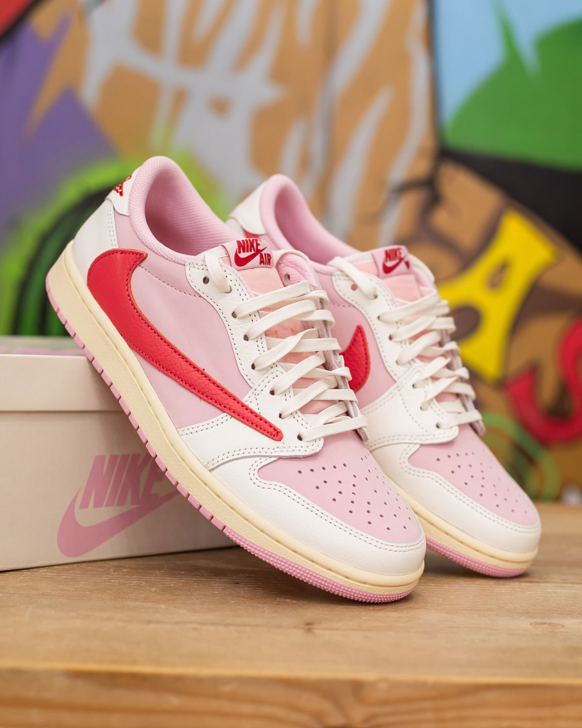 travis-scott-jordan-1-low-tropical-pink-maio-2026-3