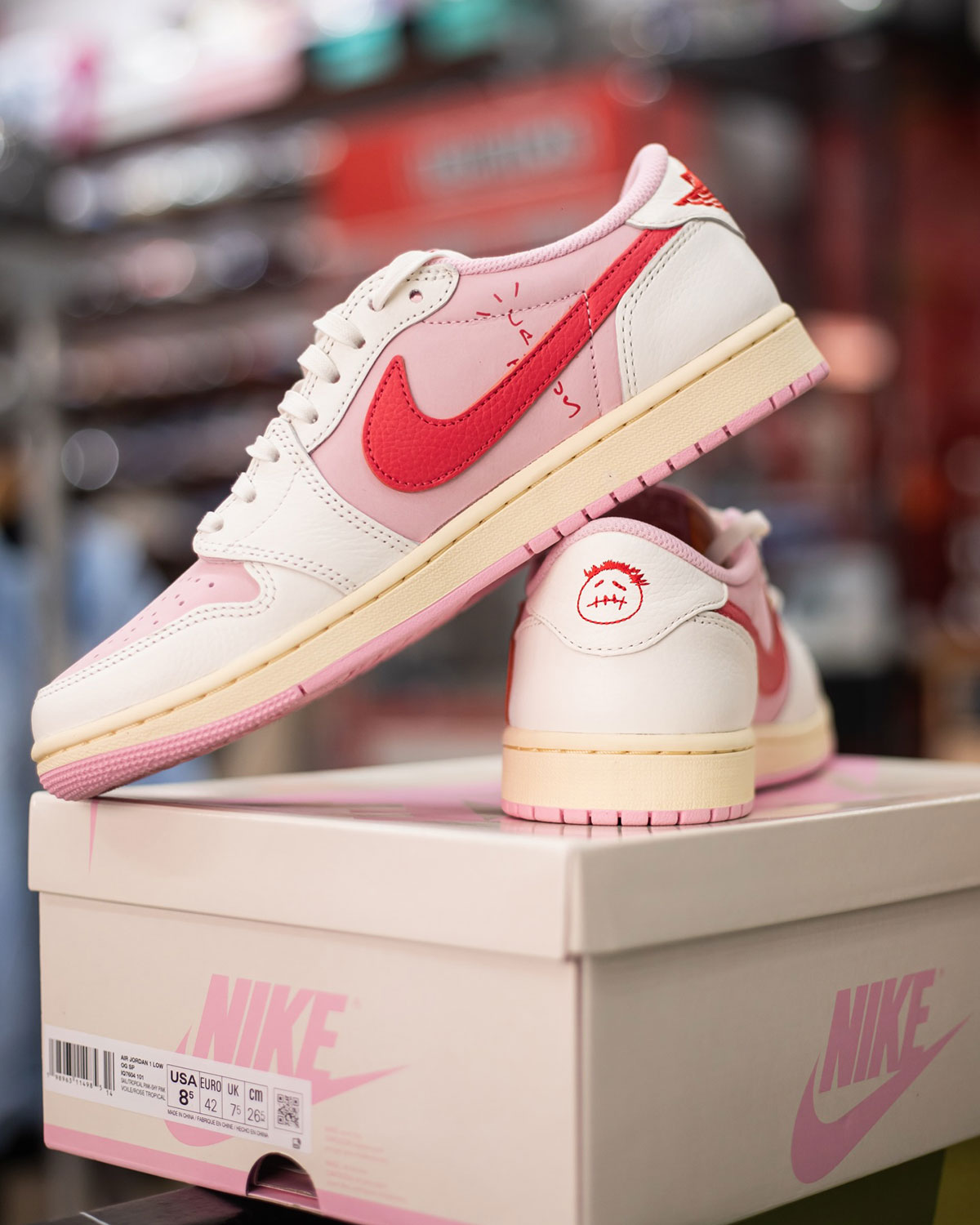 travis-scott-jordan-1-low-tropical-pink-maio-2026-6