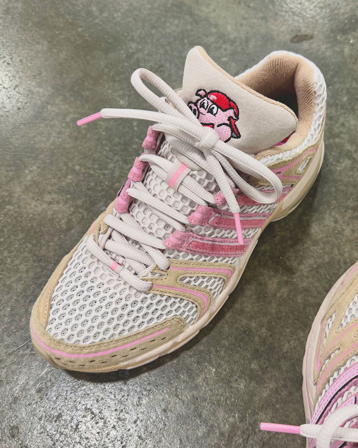 unheardof-adidas-piggy-runner-porkchop-edicao-1-of-1-2