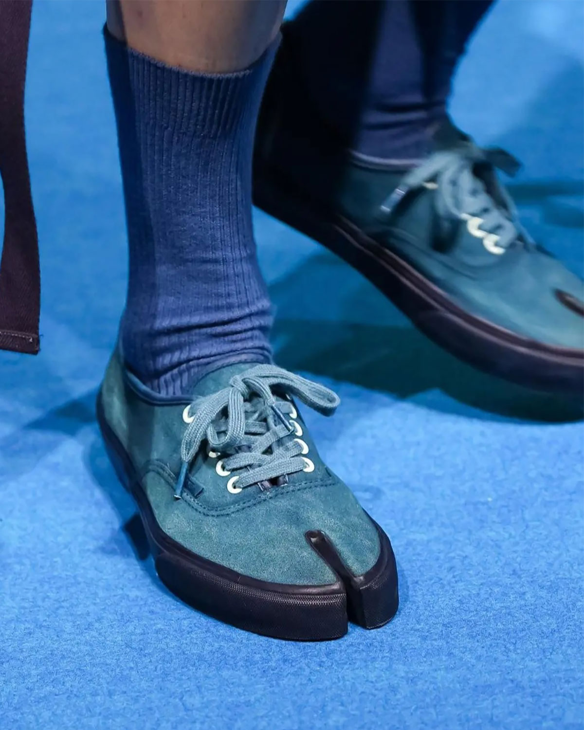 vans-lanca-authentic-tabi-colaboracao-fdmtl-2026-3