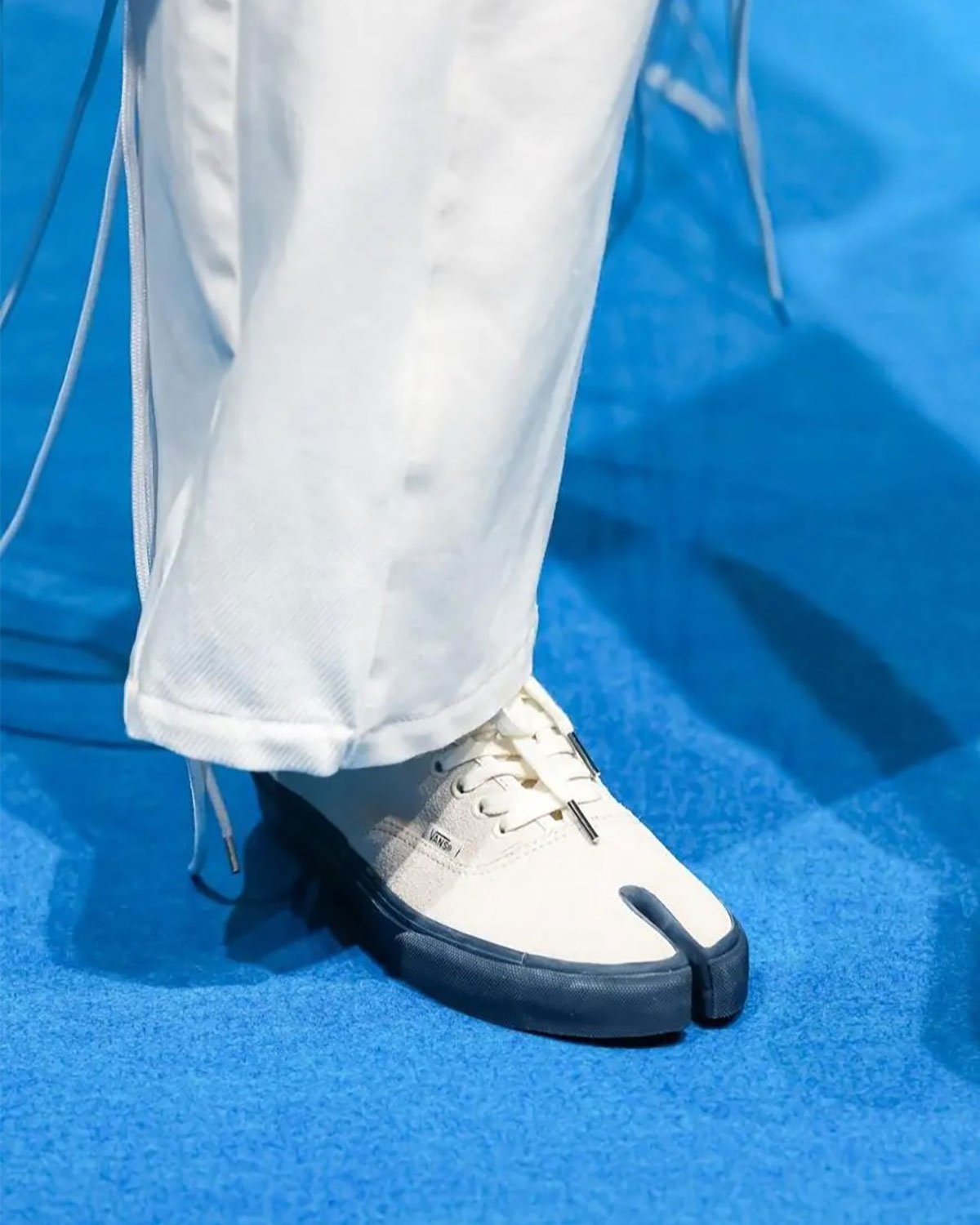 vans-lanca-authentic-tabi-colaboracao-fdmtl-2026-5