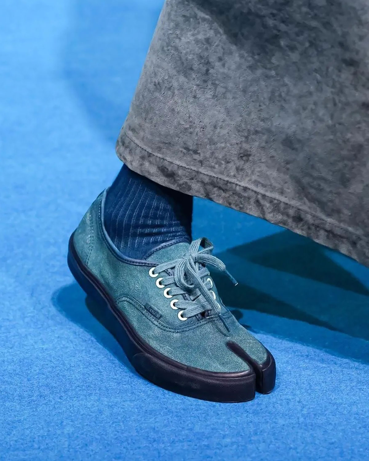 vans-lanca-authentic-tabi-colaboracao-fdmtl-2026-8