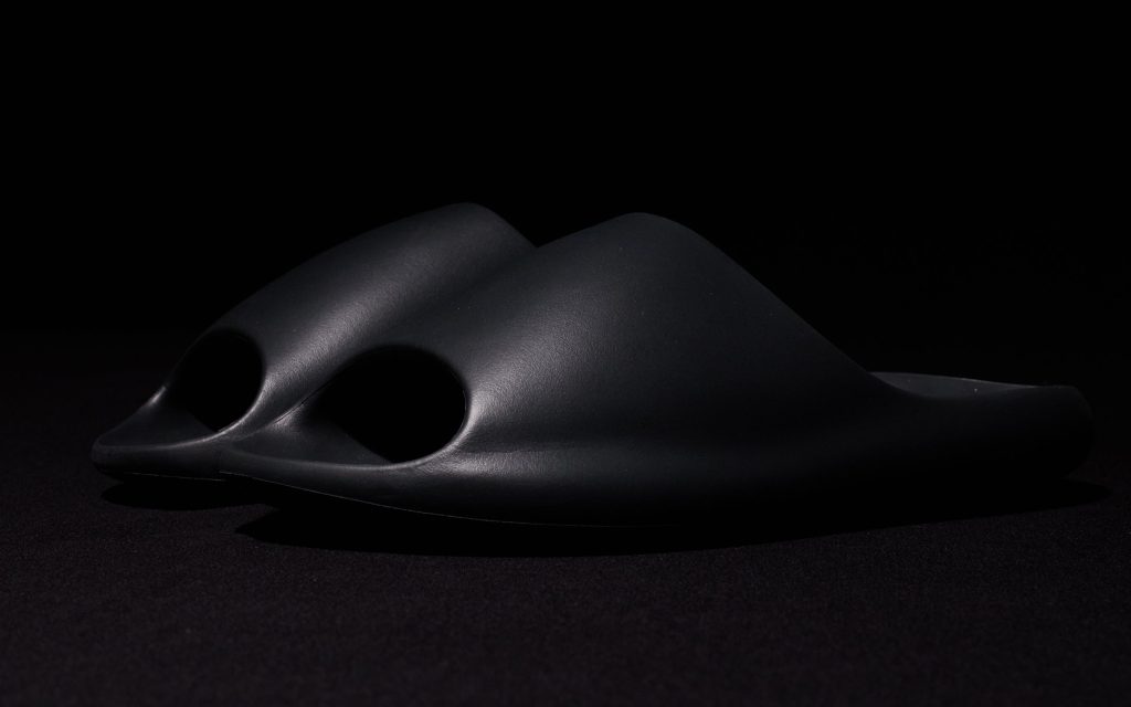 Yeezy Slide YZY YS-02 é lançada com envio rápido
