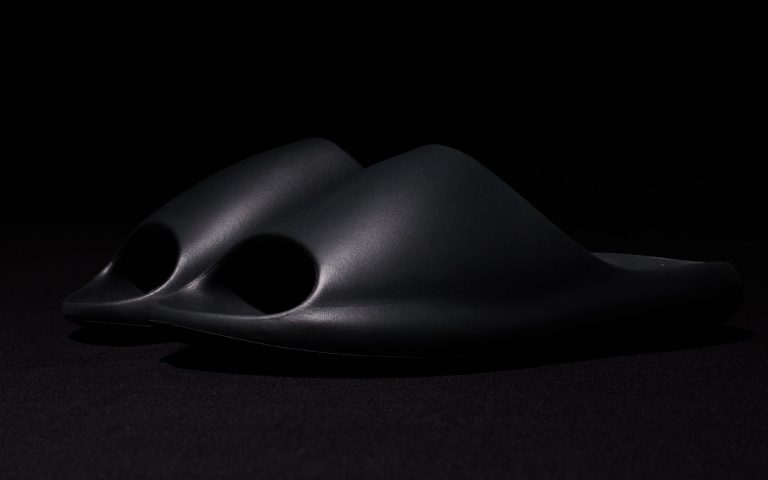 Yeezy Slide YZY YS-02 é lançada com envio mais rápido