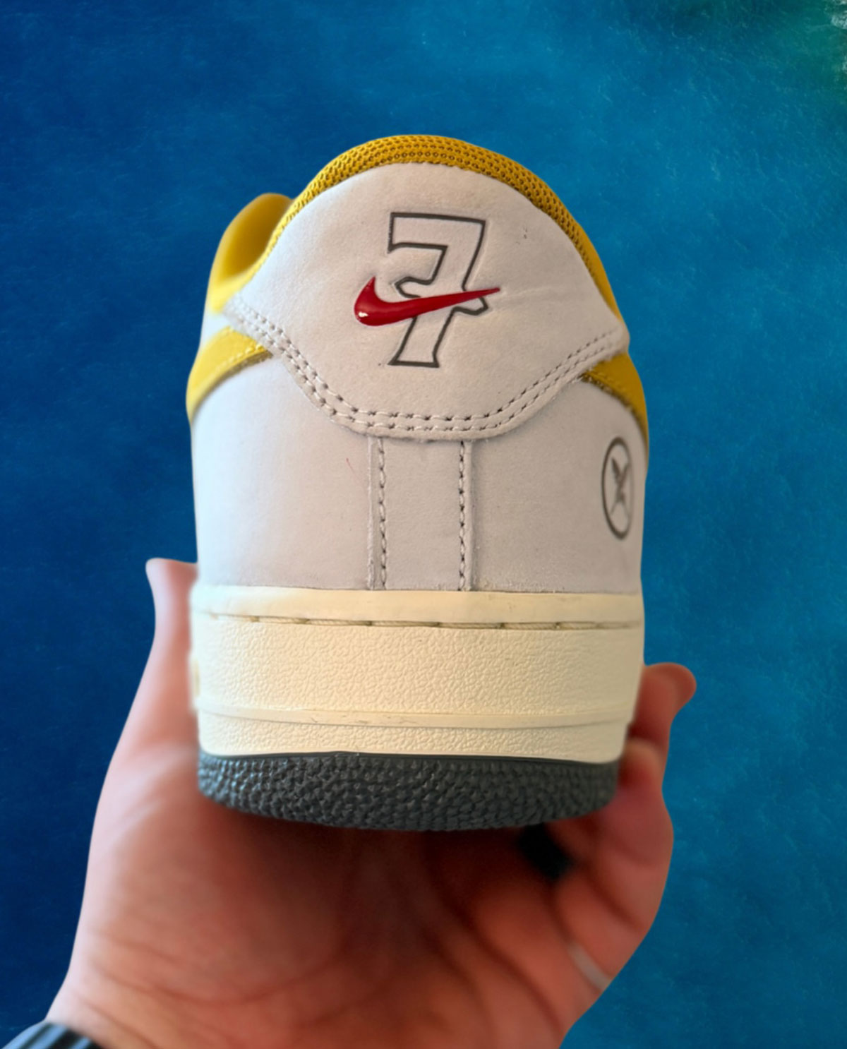 yuto-horigome-x-nike-sb-air-force-1-low-prototipo-amarelo-4