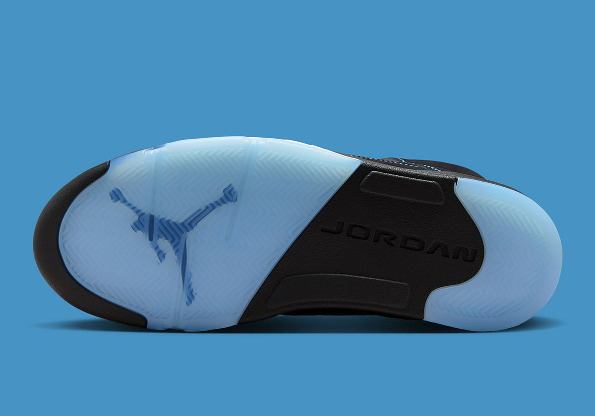 air-jordan-5-black-university-blue-volta-2026-4