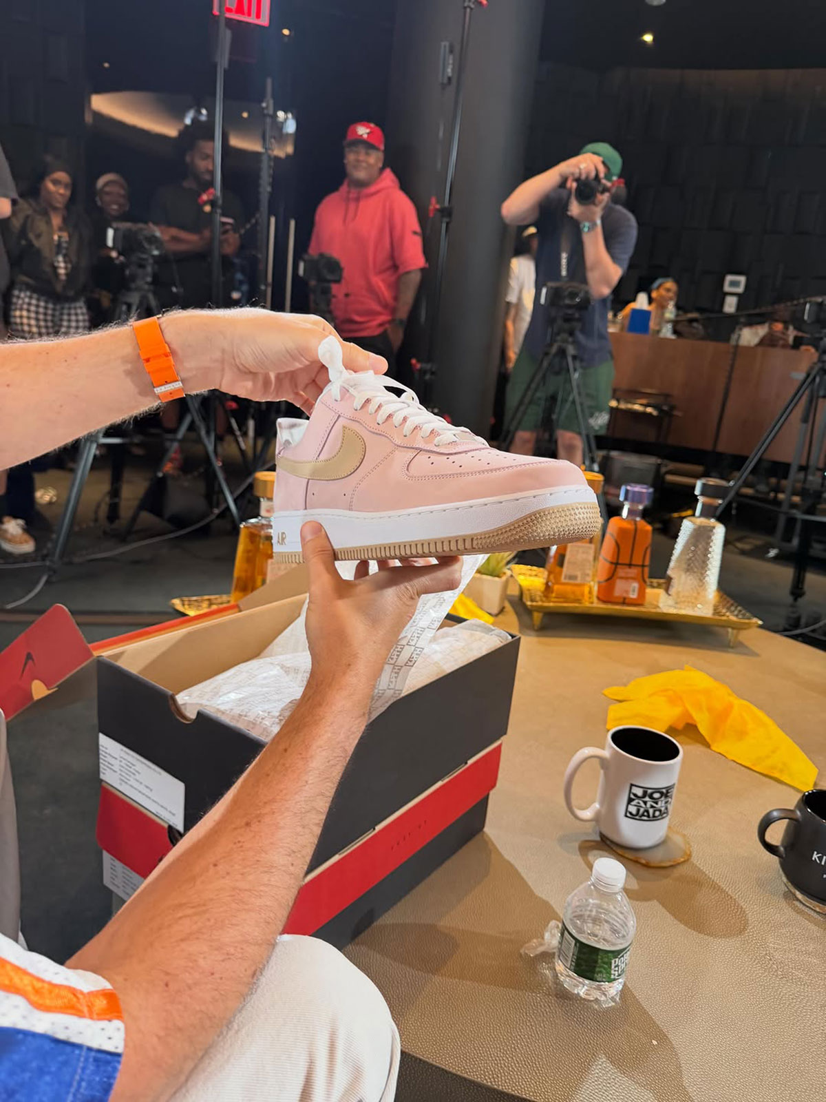 nike-air-force-1-reverse-linen-collab-kith-ronnie-fieg-3