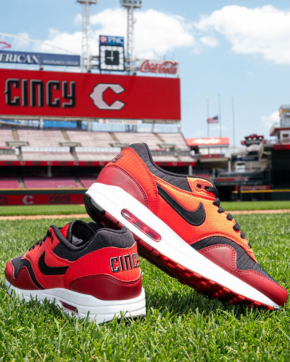 nike-air-max-1-city-connect-cincinnati-reds-tenis-2026-4